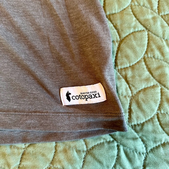 Cotopaxi Paseo Travel Pocket T-Shirt Grey Gray T Shirt Quick Dry Sweat Wicking - Picture 2 of 5